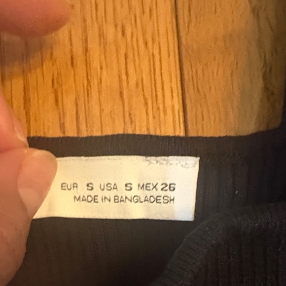 Zara Black Asymmetrical Off-Shoulder Top - Picture 5 of 8